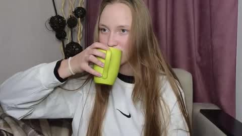 Snapshot of dustydeida chatting on 12/14/25, 06:45 Jenny online show from 12/14/25, 06:45