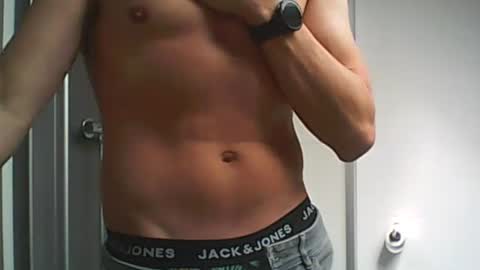 Snapshot of dutchtommy28 chatting on 04/27/26, 12:25 Tommy online show from 04/27/26, 12:25