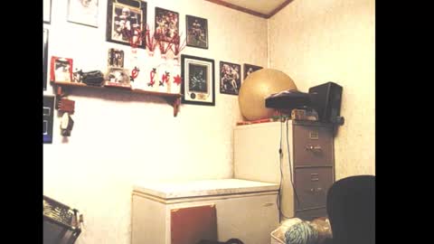 Snapshot of dwinmontana chatting on 01/11/26, 06:51 dwinmontana online show from 01/11/26, 06:51
