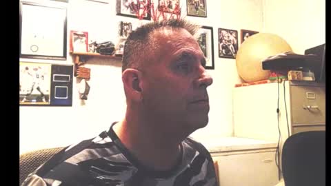 Snapshot of dwinmontana chatting on 02/01/26, 06:23 dwinmontana online show from 02/01/26, 06:23