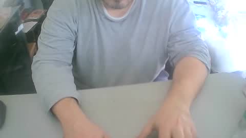 Snapshot of dwizziz chatting on 10/19/25, 01:12 Ivan online show from 10/19/25, 01:12