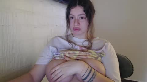 Snapshot of dyafirst chatting on 02/04/25, 11:05 Dya online show from 02/04/25, 11:05