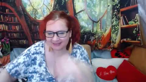 Snapshot of dyannelovee chatting on 06/02/26, 08:27 Dyanne online show from 06/02/26, 08:27