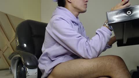 dyla_n18_ online show from 01/15/25, 02:49