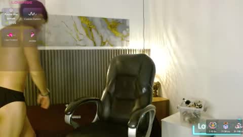 dyla_n18_ online show from 10/31/25, 09:27