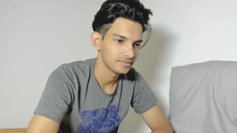 Snapshot of dylan_hoot chatting on 09/18/25, 06:32 Dylan online show from 09/18/25, 06:32