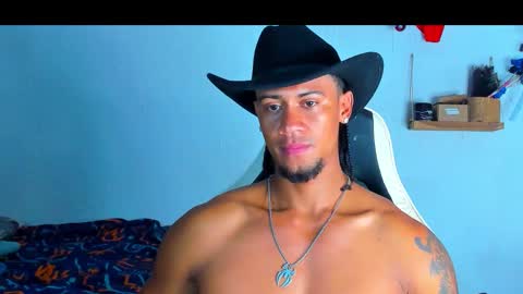 Snapshot of dylan_jake1 chatting on 12/22/25, 02:25 Dylan online show from 12/22/25, 02:25