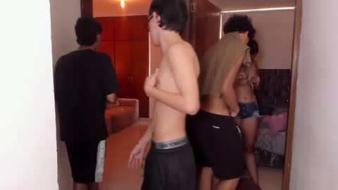 Snapshot of dylanbisex_hot chatting on 01/16/25, 05:01 Mod Dylan Lilith Alan and Drake online show from 01/16/25, 05:01