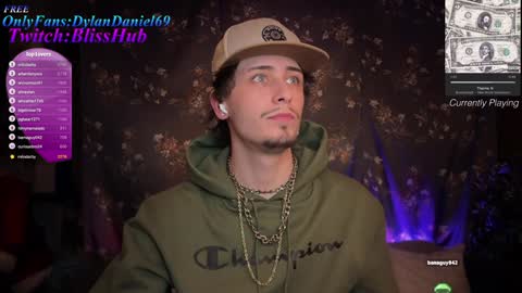 Snapshot of dylandaniel69 chatting on 12/11/24, 07:42 Dylan Daniel 7.8 online show from 12/11/24, 07:42