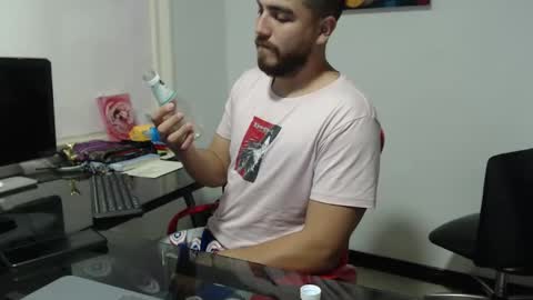 Snapshot of dylanhot10 chatting on 02/14/25, 06:23 dylanhot10 online show from 02/14/25, 06:23