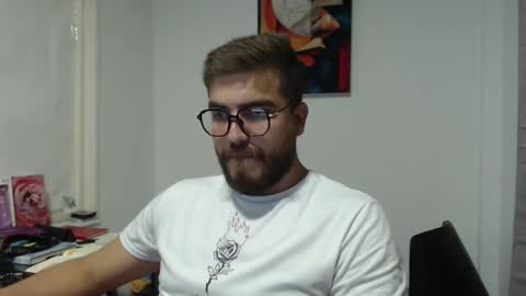 Snapshot of dylanhot10 chatting on 02/25/25, 11:44 dylanhot10 online show from 02/25/25, 11:44