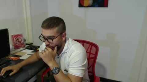 Snapshot of dylanhot10 chatting on 09/17/25, 11:39 dylanhot10 online show from 09/17/25, 11:39