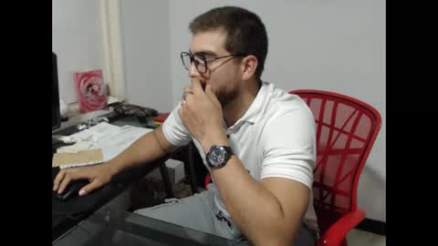 Snapshot of dylanhot10 chatting on 12/18/25, 11:44 dylanhot10 online show from 12/18/25, 11:44