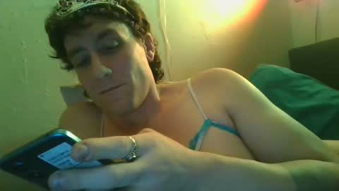 Snapshot of dylanjowelch chatting on 12/27/24, 01:50 Aurora online show from 12/27/24, 01:50