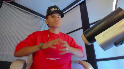 dylanroyce_ online show from 05/02/26, 01:16