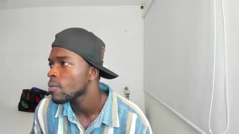 Snapshot of dylantaylor_1 chatting on 02/11/25, 03:50 Dylan Taylor online show from 02/11/25, 03:50