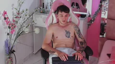 Snapshot of dylanwhite23 chatting on 12/18/25, 03:12 ---DYLAN--- online show from 12/18/25, 03:12