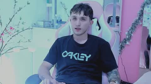 Snapshot of dylanwhite23 chatting on 01/06/26, 04:38 ---DYLAN--- online show from 01/06/26, 04:38