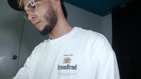 Snapshot of dylanxfun chatting on 06/25/26, 06:40 dylanxfun online show from 06/25/26, 06:40