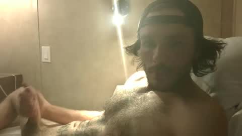 Snapshot of dylp400 chatting on 12/19/24, 06:01 dylp400 online show from 12/19/24, 06:01