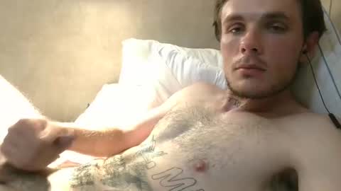 Snapshot of dylp400 chatting on 02/19/25, 06:54 dylp400 online show from 02/19/25, 06:54