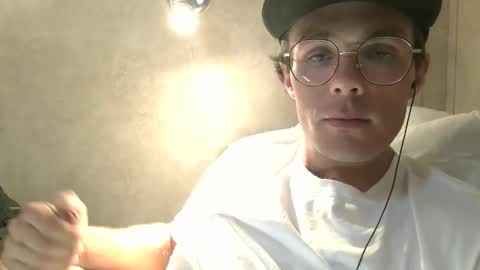 Snapshot of dylp400 chatting on 02/28/25, 04:54 dylp400 online show from 02/28/25, 04:54