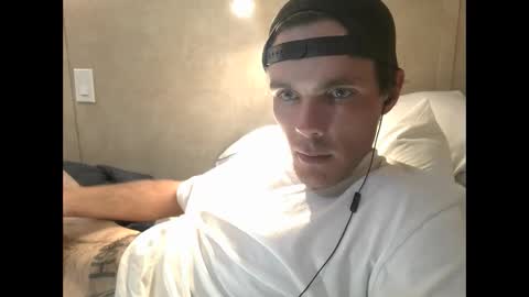 Snapshot of dylp400 chatting on 02/28/25, 10:39 dylp400 online show from 02/28/25, 10:39