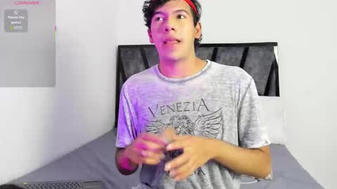 Snapshot of e_r_o_s_ chatting on 01/10/26, 08:32 John online show from 01/10/26, 08:32