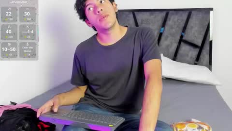 Snapshot of e_r_o_s_ chatting on 01/11/26, 12:10 John online show from 01/11/26, 12:10