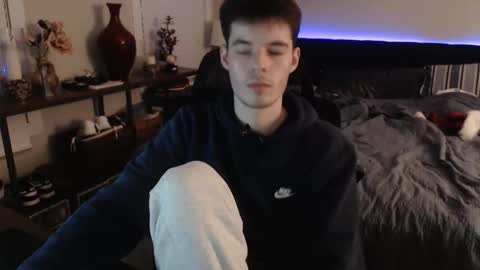 Snapshot of ealexk chatting on 12/02/25, 01:33 Alex online show from 12/02/25, 01:33