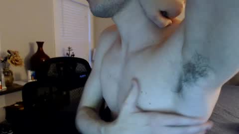Snapshot of ealexk chatting on 08/04/26, 12:47 Alex online show from 08/04/26, 12:47