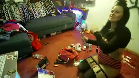 Snapshot of eandj8786 chatting on 01/06/25, 05:52 Kryztal Klear Jaxx online show from 01/06/25, 05:52