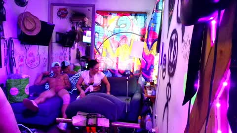 Snapshot of eandj8786 chatting on 01/06/25, 09:11 Kryztal Klear Jaxx online show from 01/06/25, 09:11