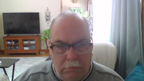Snapshot of earl52 chatting on 02/17/25, 03:31 earl52 online show from 02/17/25, 03:31