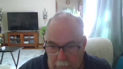 Snapshot of earl52 chatting on 03/11/25, 05:57 earl52 online show from 03/11/25, 05:57