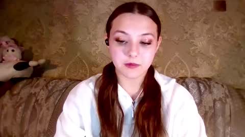 Yuni online show from 02/05/26, 03:05