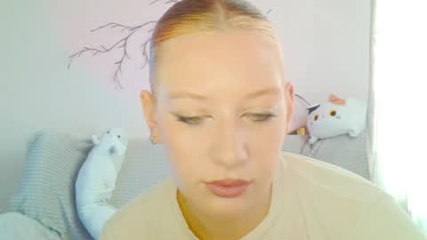 Snapshot of earn_my_lily chatting on 04/22/26, 07:22 Lily online show from 04/22/26, 07:22