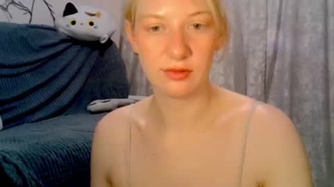 Snapshot of earn_my_lily chatting on 07/02/26, 04:13 Lily online show from 07/02/26, 04:13