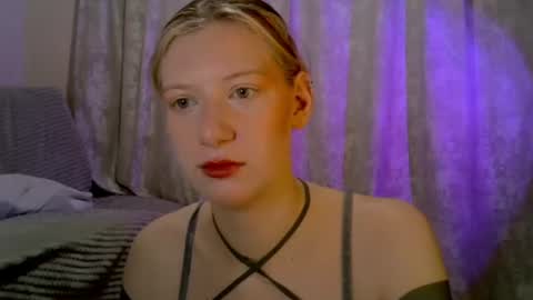 Snapshot of earn_my_lily chatting on 07/11/26, 07:44 Lily online show from 07/11/26, 07:44