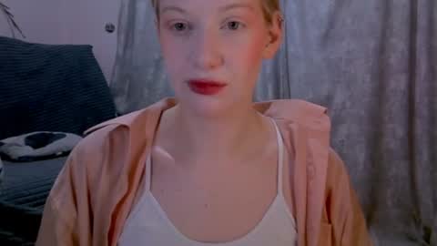 Snapshot of earn_my_lily chatting on 07/13/26, 08:06 Lily online show from 07/13/26, 08:06