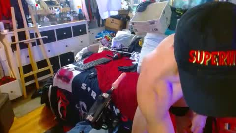 Snapshot of eastbayboy57 chatting on 12/19/25, 01:51 eastbayboy57 online show from 12/19/25, 01:51