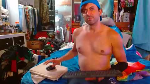 Snapshot of eastbayboy57 chatting on 01/19/26, 02:37 eastbayboy57 online show from 01/19/26, 02:37