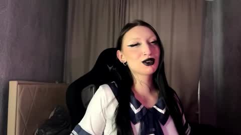 Snapshot of easter_alt chatting on 12/18/25, 10:54 Easter online show from 12/18/25, 10:54