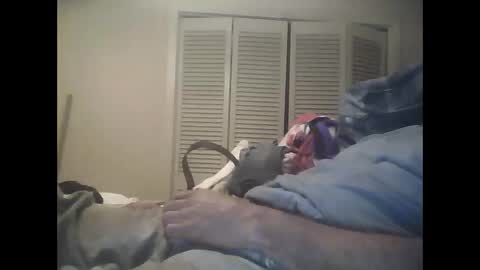 Snapshot of easye4015 chatting on 12/21/25, 05:20 Easye online show from 12/21/25, 05:20