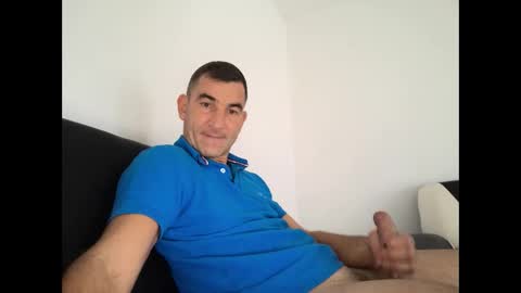 Snapshot of easystyle1 chatting on 10/30/25, 02:40 Andrew online show from 10/30/25, 02:40