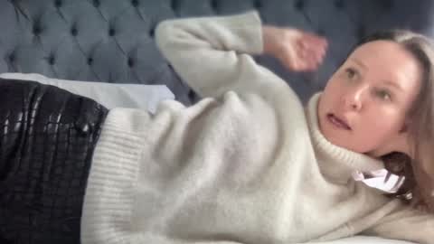 Snapshot of eatmypie69 chatting on 01/16/25, 09:05 Nadia Ferreira  online show from 01/16/25, 09:05