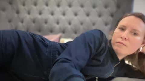 Snapshot of eatmypie69 chatting on 01/27/25, 01:41 Nadia Ferreira  online show from 01/27/25, 01:41