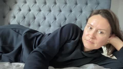 Snapshot of eatmypie69 chatting on 09/30/25, 09:25 Nadia Ferreira  online show from 09/30/25, 09:25