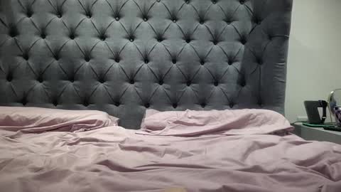 Nadia Ferreira  online show from 12/15/25, 11:09