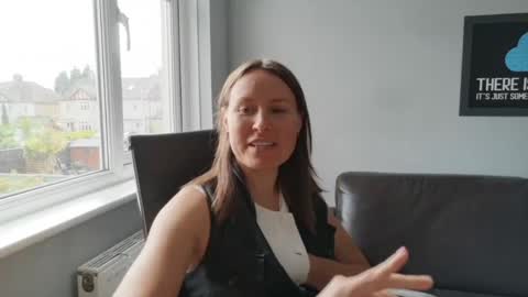 Nadia Ferreira  online show from 06/05/26, 09:15